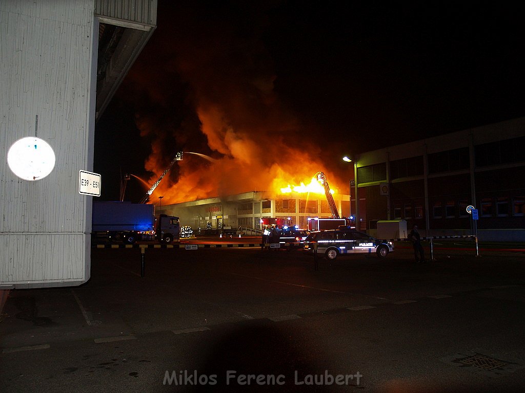 Grossbrand Halle auf dem Grossmarkt Koeln P486.JPG